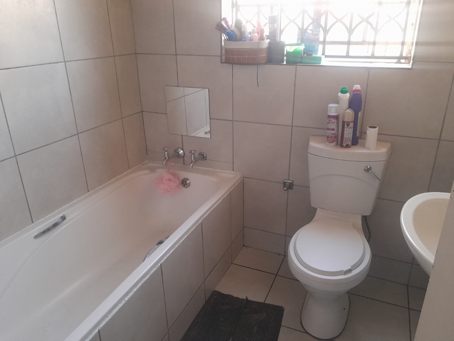 2 Bedroom Property for Sale in Rustenburg Central North West
